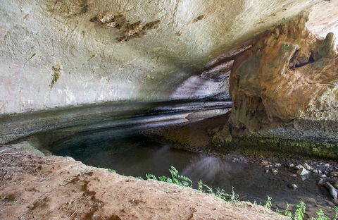 Verandah Cave - Accommodation Gladstone 0
