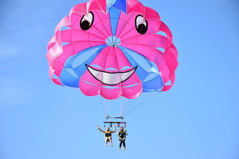 Gold Coast Tandem Parasail & V8 Jetboat Combo - 1 Location - Accommodation Gladstone 4