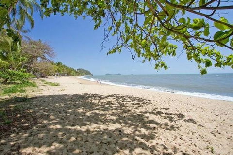 Airport Transfer - Palm Cove, Kewarra Beach & Trinity Beach To Cairns Airport - Accommodation Gladstone 3