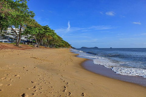 Airport Transfer - Palm Cove, Kewarra Beach & Trinity Beach To Cairns Airport - Accommodation Gladstone 7