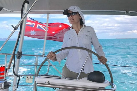 Sailing Curlew Escape On Moreton Bay - Accommodation Gladstone 10