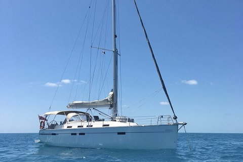 Sailing Curlew Escape On Moreton Bay - Accommodation Gladstone 2