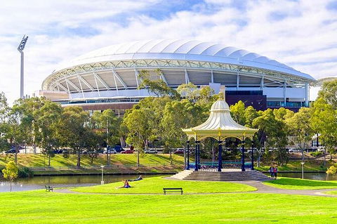 Arrival Private Transfers: Adelaide Airport ADL To Adelaide In Business Car - Accommodation Gladstone 8