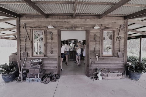 The Favourite 4 Experience - Accommodation Gladstone 0