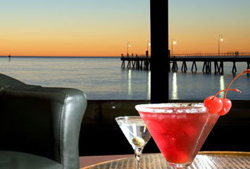 Horizons Cocktail Lounge - Accommodation Gladstone 0