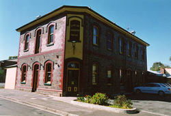 Earl Of Leicester Hotel - Accommodation Gladstone 0