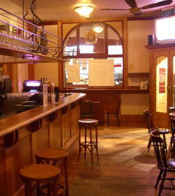 The Perseverance Hotel - Accommodation Gladstone 0