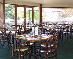 Oakbank Hotel - Accommodation Gladstone 1