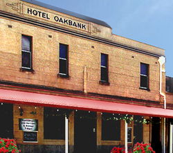 Oakbank Hotel - Accommodation Gladstone 2
