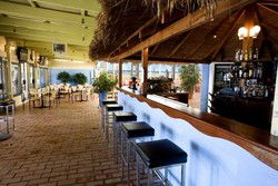 Kirra Beach Hotel - Accommodation Gladstone 2