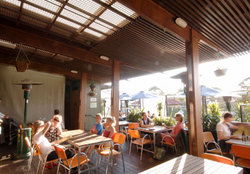 Northcote Social Club Hotel - Accommodation Gladstone 3