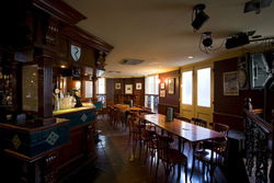 Bridie O'Reilly's - Accommodation Gladstone 3