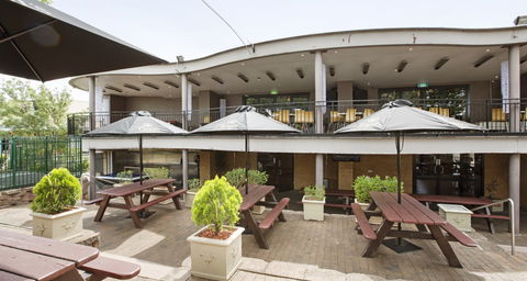 Castle Hill Tavern - Accommodation Gladstone 1