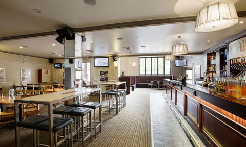 Castle Hill Tavern - Accommodation Gladstone 3