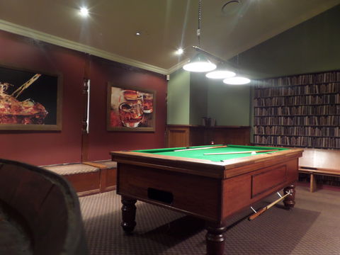 Castle Hill Tavern - Accommodation Gladstone 6