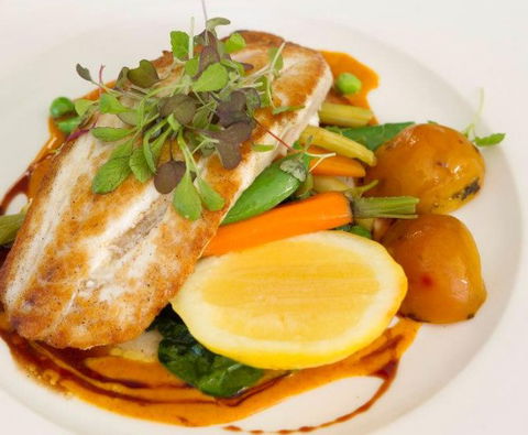 Season Restaurant - Accommodation Gladstone 0