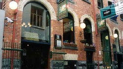 Pugg Mahones Irish Pub - Accommodation Gladstone 0