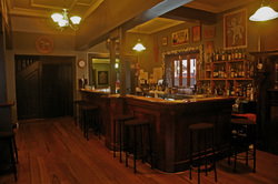 Rainbow Hotel - Accommodation Gladstone 1