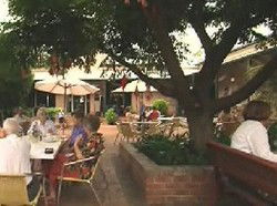 Georgies Cafe Restaurant - Accommodation Gladstone 2