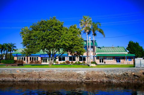 Hadleys Hotel - Accommodation Gladstone 0