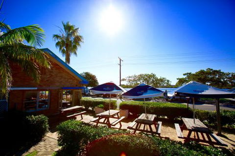 Hadleys Hotel - Accommodation Gladstone 1