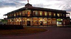The Grand Terminus Hotel - Accommodation Gladstone 0