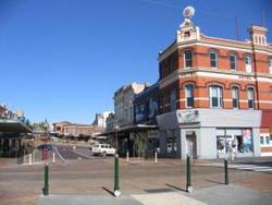 Robin Hood Hotel - Accommodation Gladstone 0