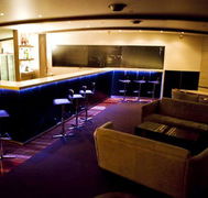 Bond Lounge - Accommodation Gladstone