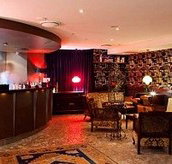 White Revolver - Accommodation Gladstone