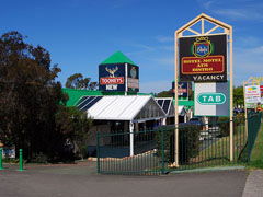 Oaks Hotel - Accommodation Gladstone 1