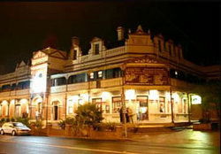 Heritage Hotel   - Accommodation Gladstone 1