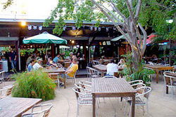 Lizard's Outdoor Bar And Grill - Accommodation Gladstone 1