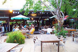 Lizard's Outdoor Bar And Grill - Accommodation Gladstone 2