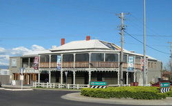 The Oxford Bathurst - Accommodation Gladstone 3