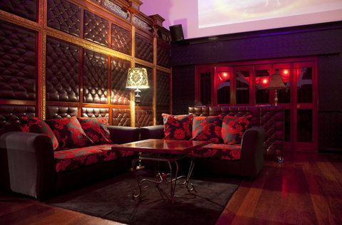 East End Bar - Accommodation Gladstone 2