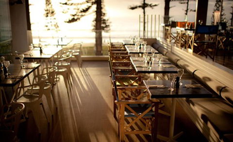 Deck Bar And Dining - Accommodation Gladstone 1