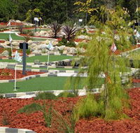18 Hole Mini Golf - Club Husky - Accommodation Gladstone
