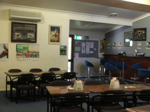 Red Hummingbird Bar - Accommodation Gladstone 5