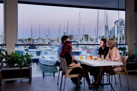 The Mercat Cross Hotel - Accommodation Gladstone 3