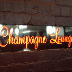 Champagne Lounge - Accommodation Gladstone 0