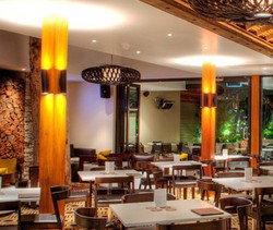Lakes Hotel - Accommodation Gladstone 1