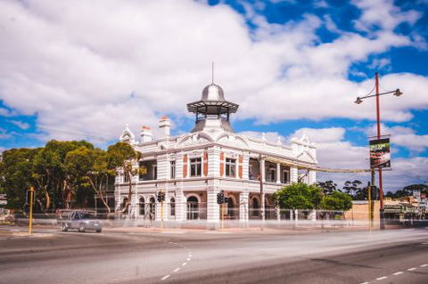 The Guildford Hotel - Accommodation Gladstone 0