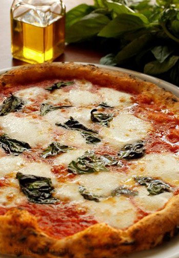 Via Napoli Pizzeria - Accommodation Gladstone 3