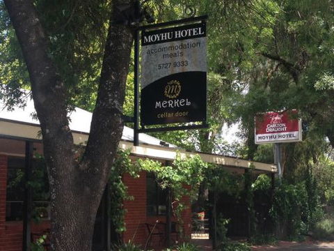 Moyhu Hotel - Accommodation Gladstone 1