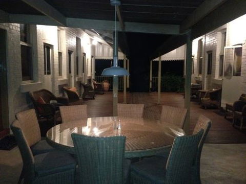 Moyhu Hotel - Accommodation Gladstone 3