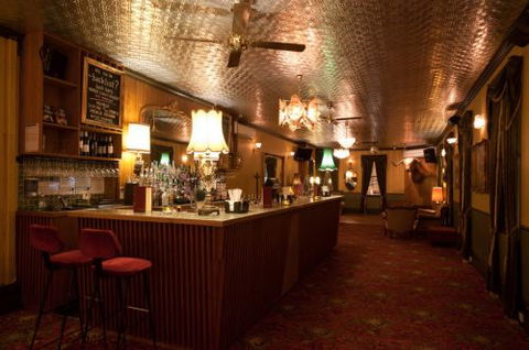 Back Bar Cocktail Lounge & Function Venue - Accommodation Gladstone 1