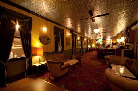 Back Bar Cocktail Lounge & Function Venue - Accommodation Gladstone 2