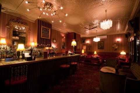 Back Bar Cocktail Lounge & Function Venue - Accommodation Gladstone 4