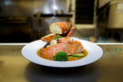 KBR’s Licensed Restaurant - Accommodation Gladstone 2