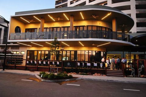 Q Bar & Brasserie On The Avenue - Accommodation Gladstone 1